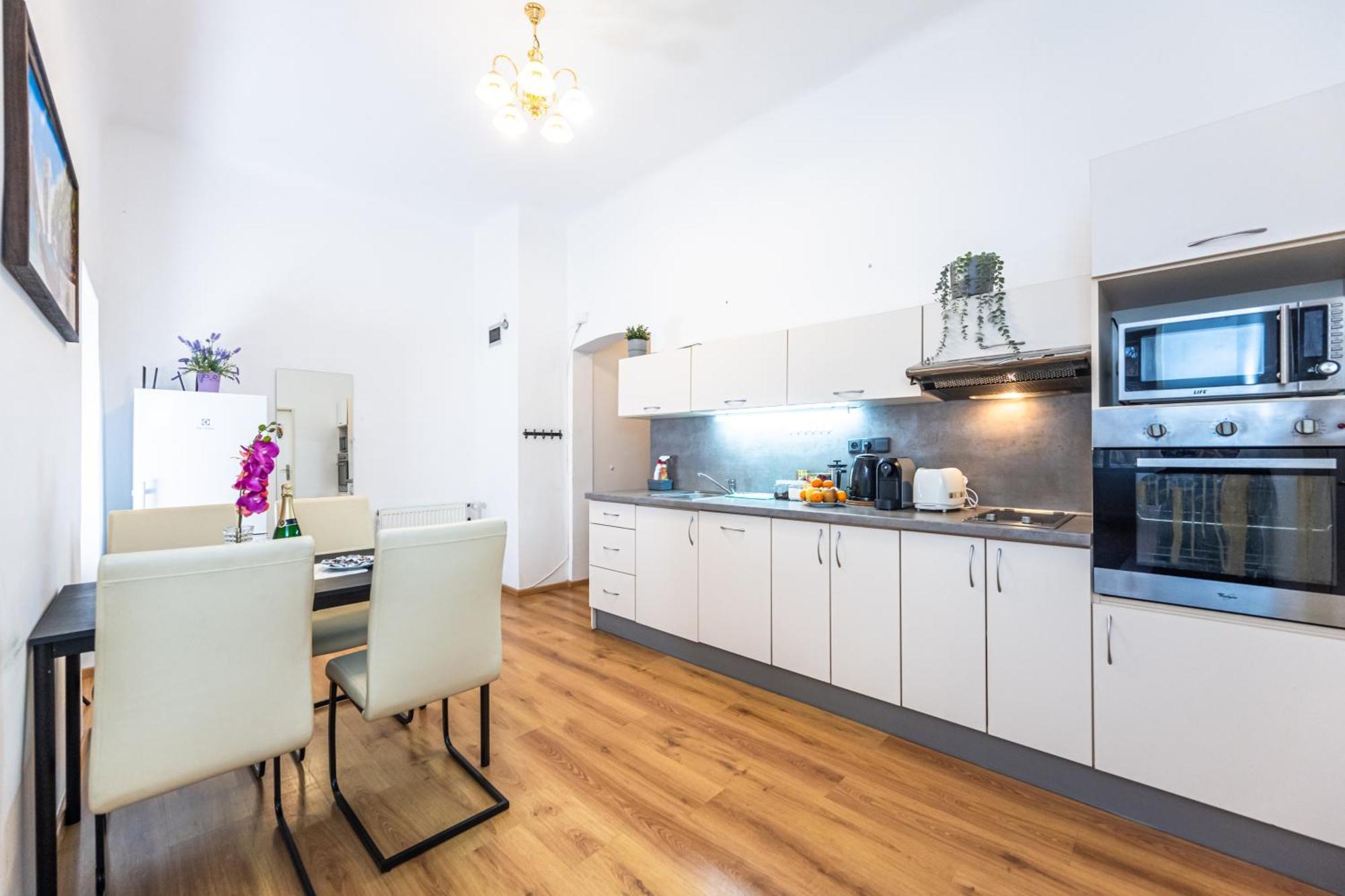 Wenceslas Square 2 Bedroom Apartment — Photos 3