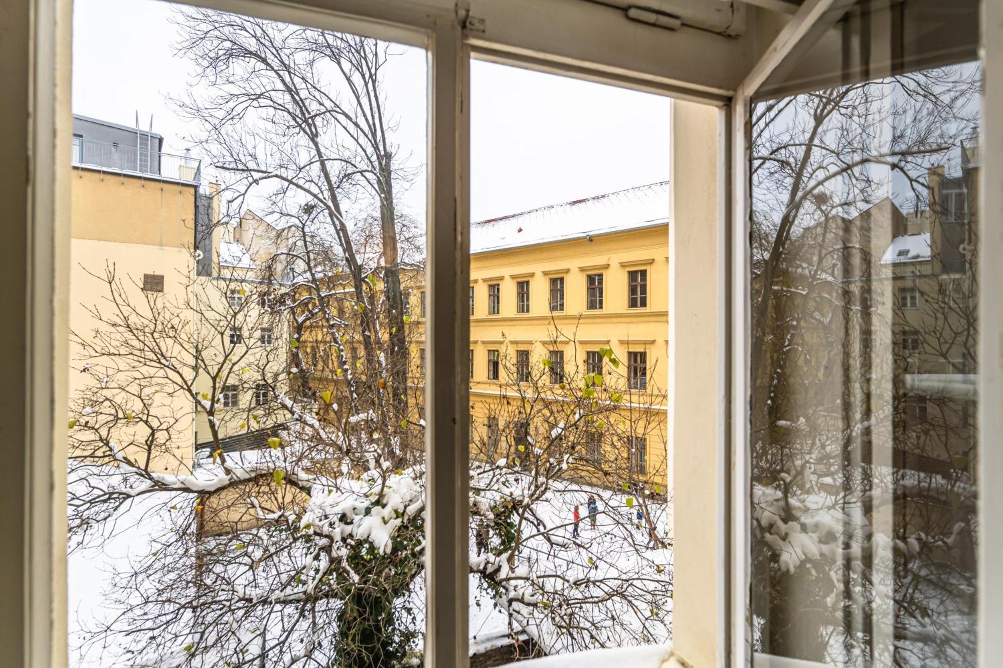 Wenceslas Square 2 Bedroom Apartment — Photos 1